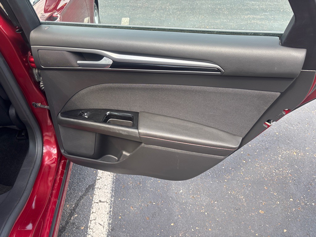 2016 Ford Fusion Image 24