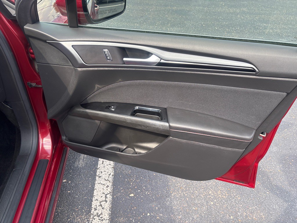 2016 Ford Fusion Image 26