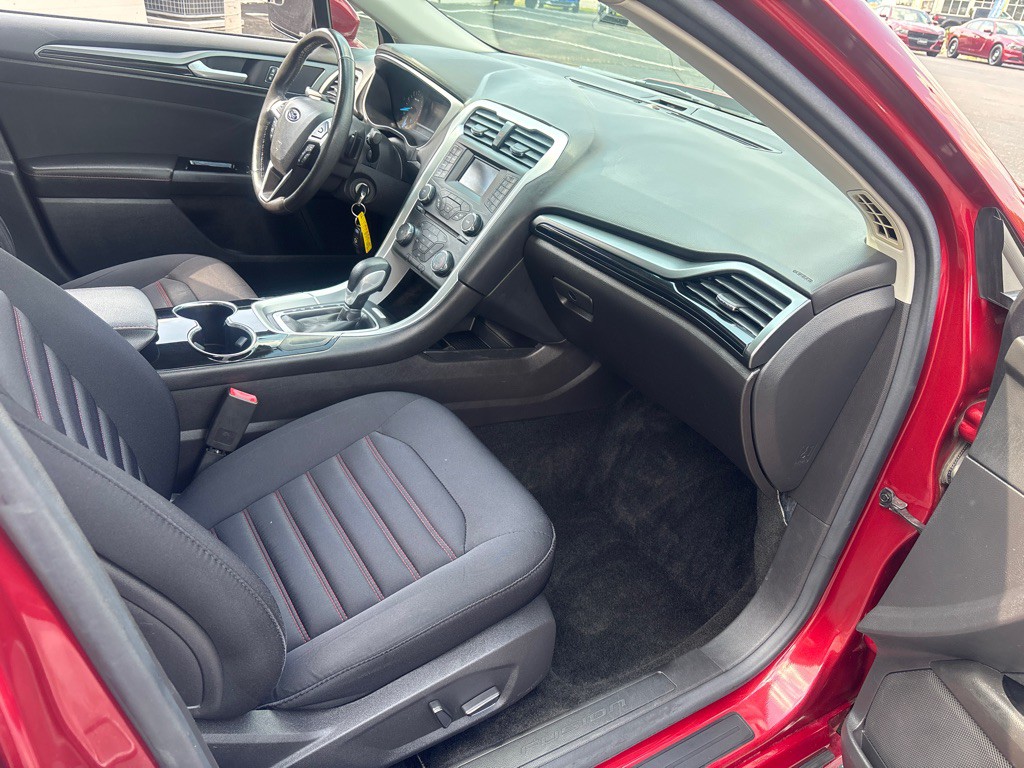 2016 Ford Fusion Image 27