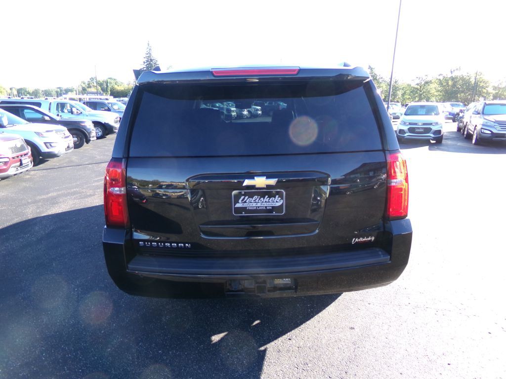 2015 Chevrolet Suburban Image 5