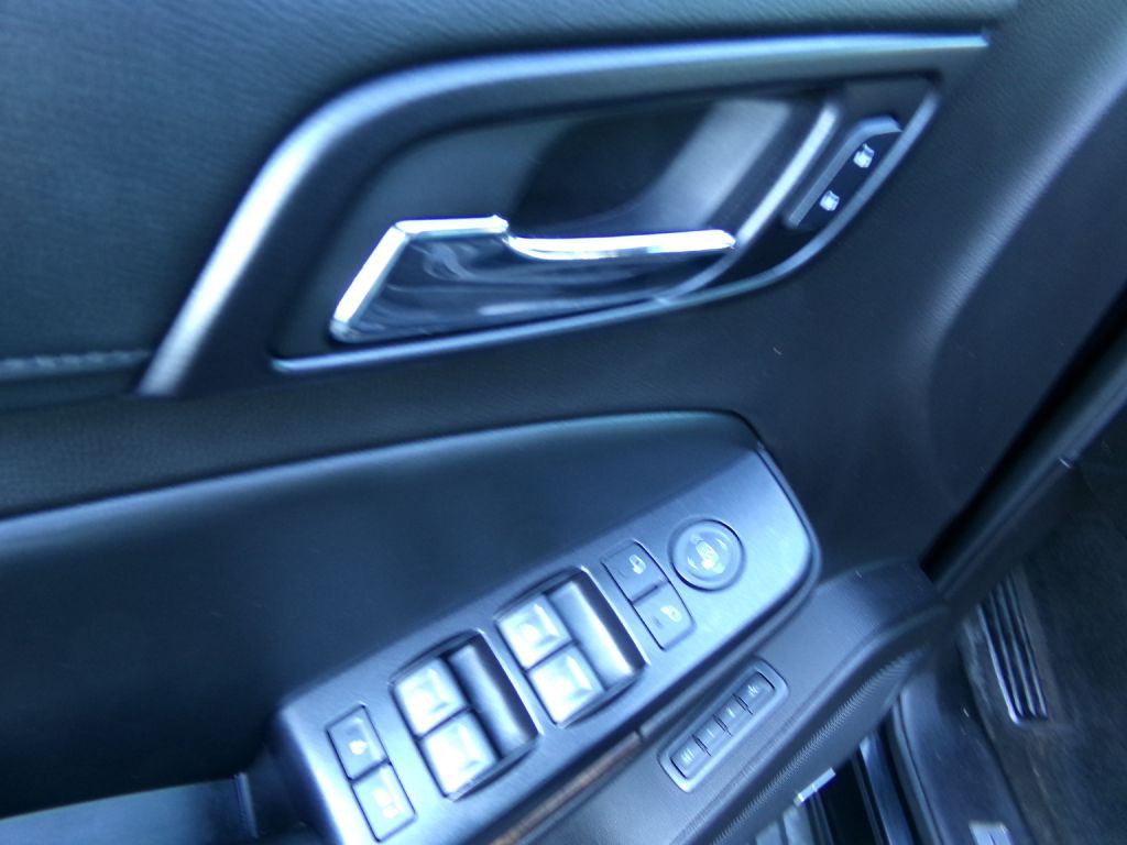 2015 Chevrolet Suburban Image 12