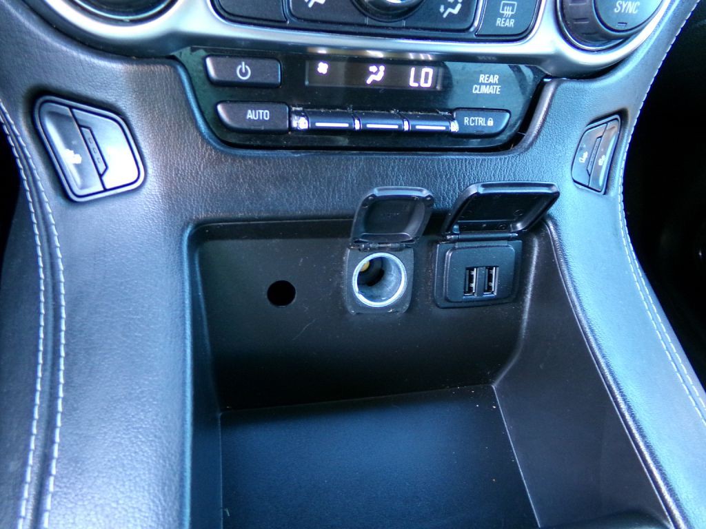 2015 Chevrolet Suburban Image 32