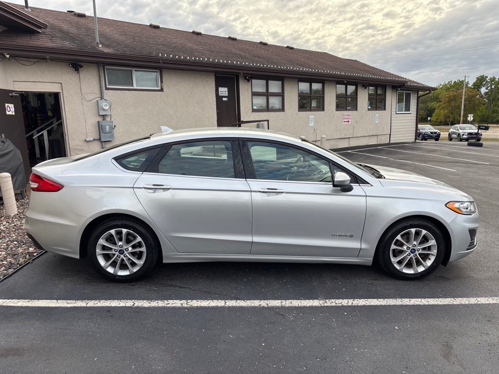 2019 Ford Fusion Image 2
