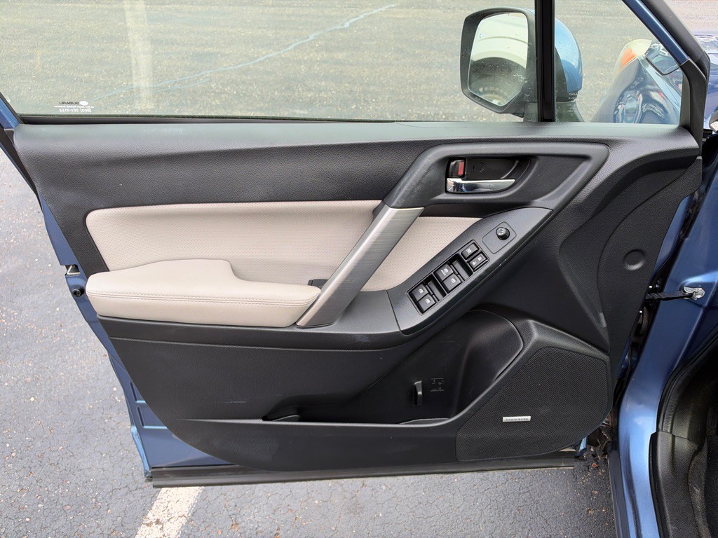 2015 Subaru Forester Image 9