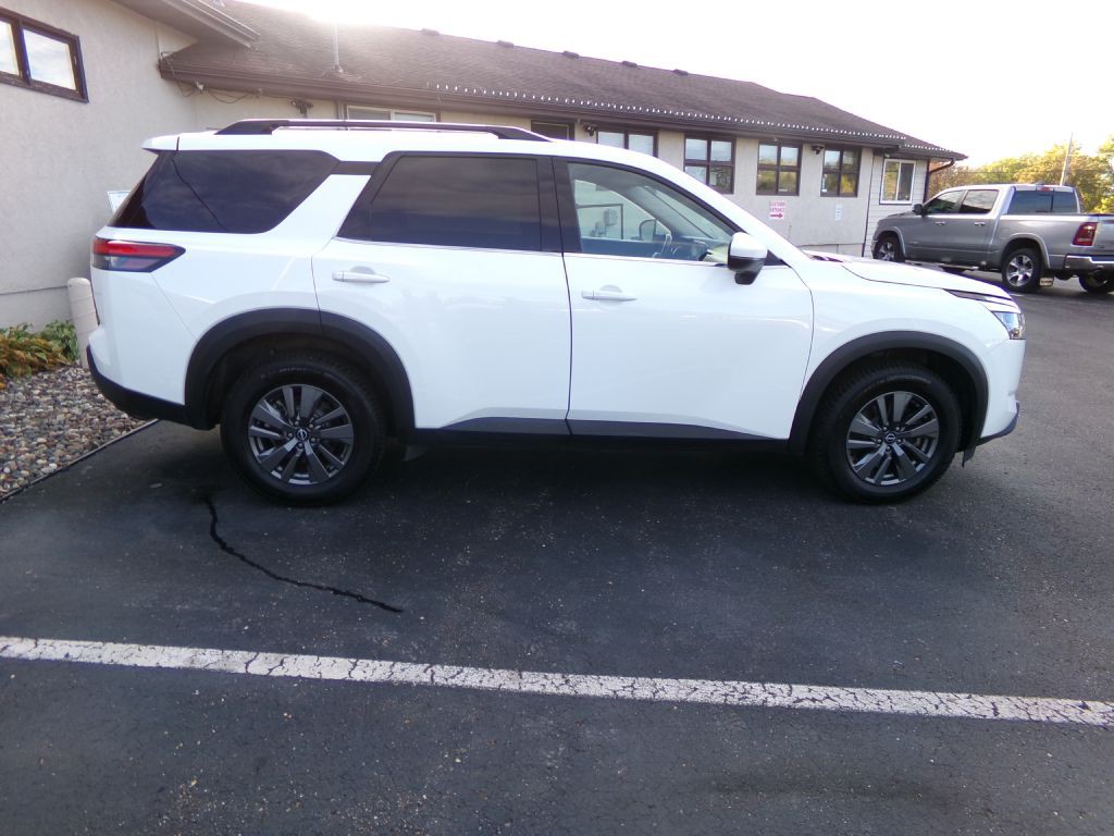 2024 Nissan Pathfinder Image 2
