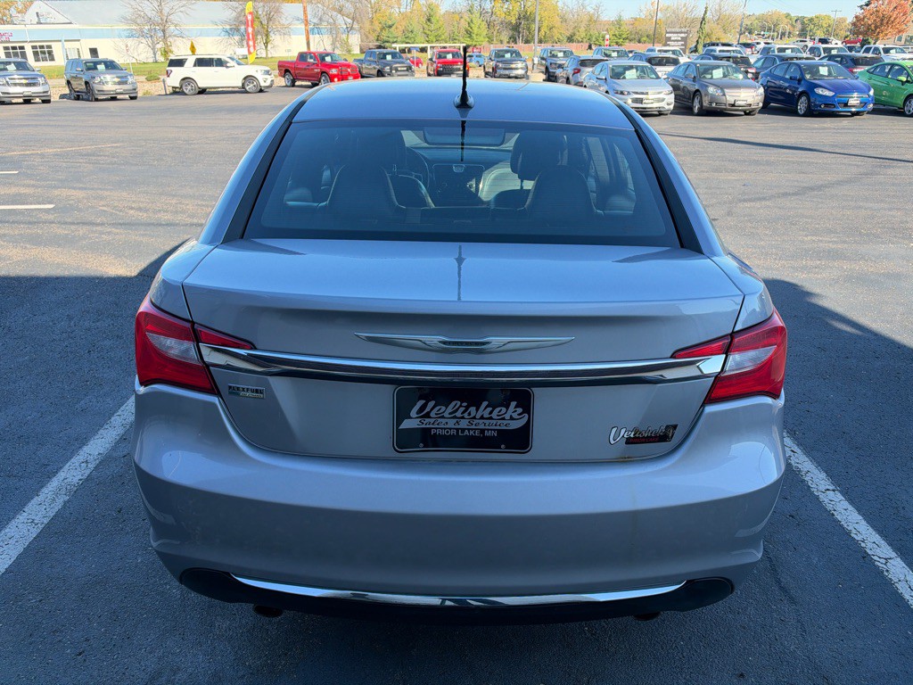 2013 Chrysler 200 Image 4