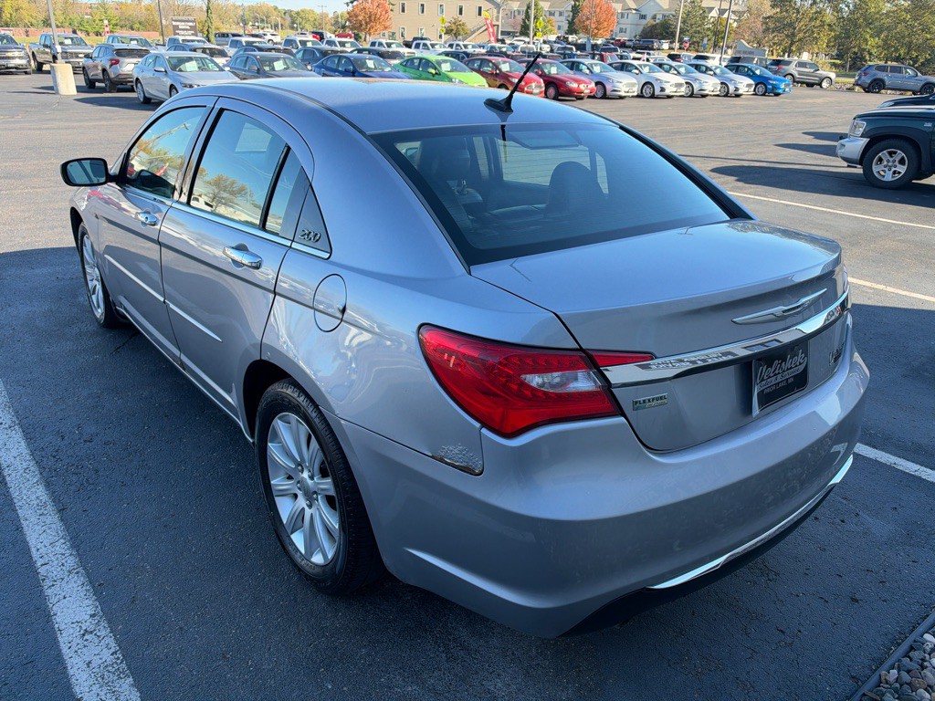 2013 Chrysler 200 Image 5