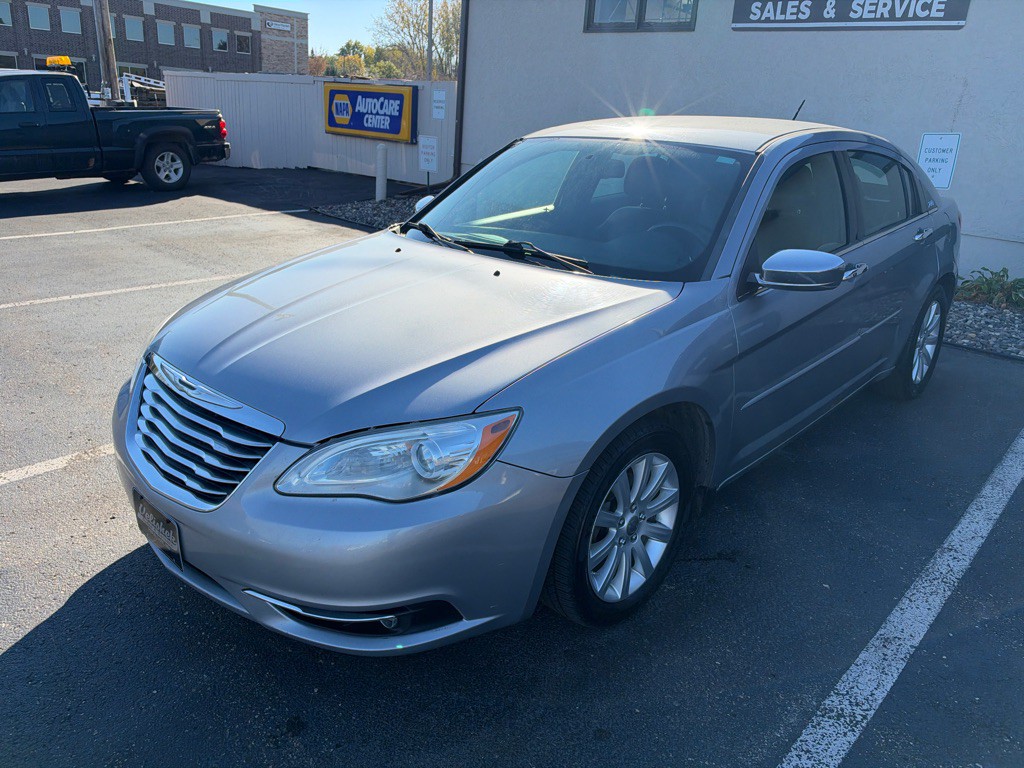 2013 Chrysler 200 Image 7
