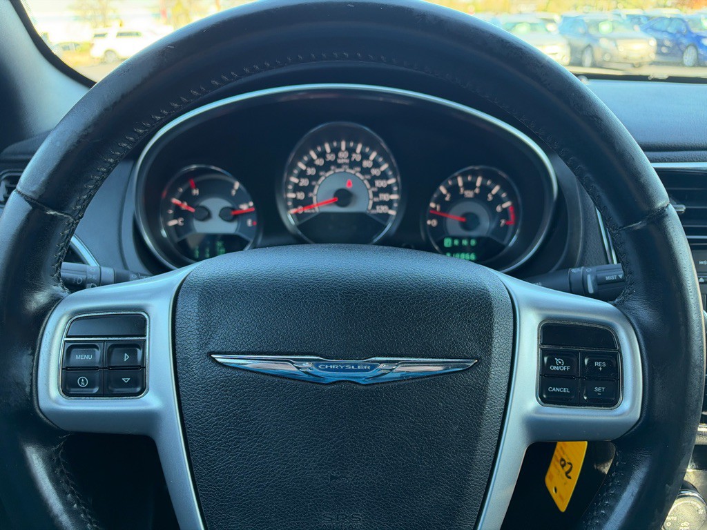 2013 Chrysler 200 Image 12