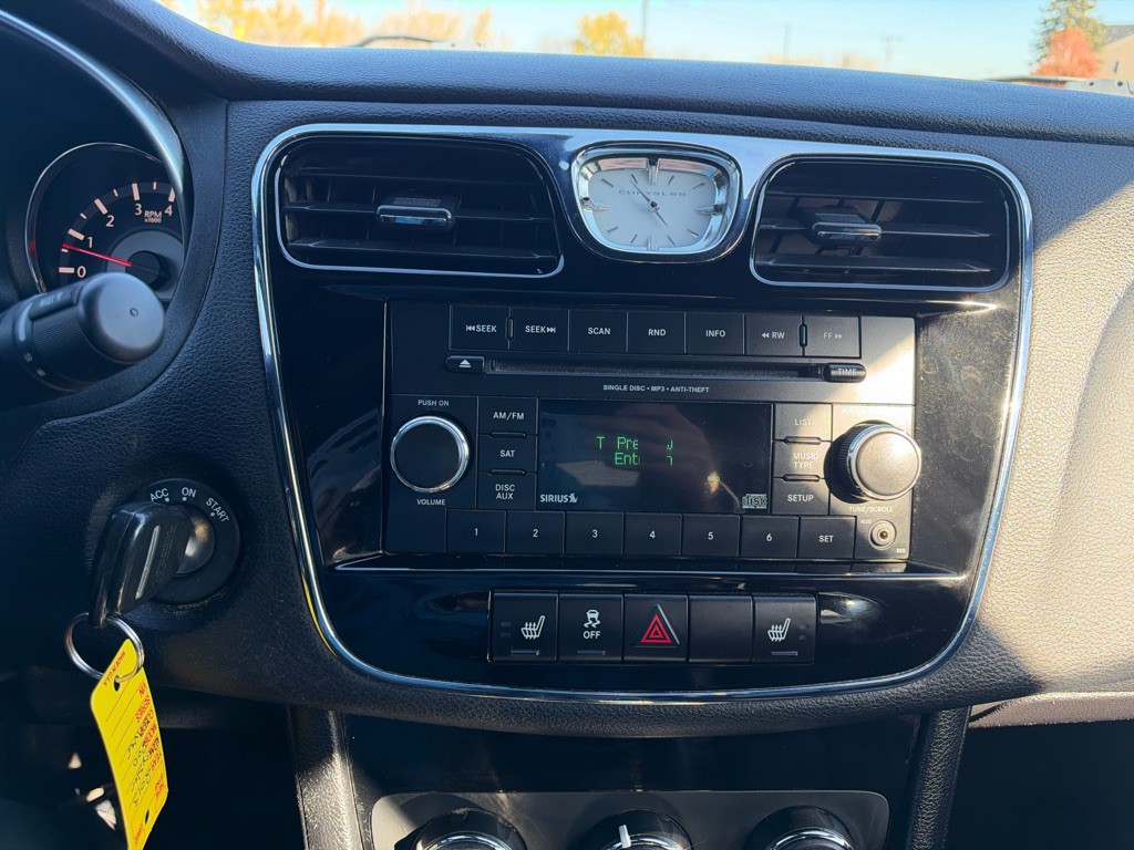 2013 Chrysler 200 Image 14