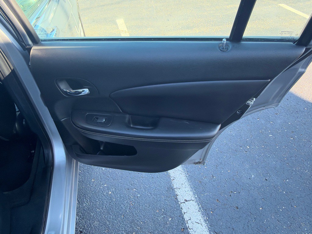 2013 Chrysler 200 Image 21