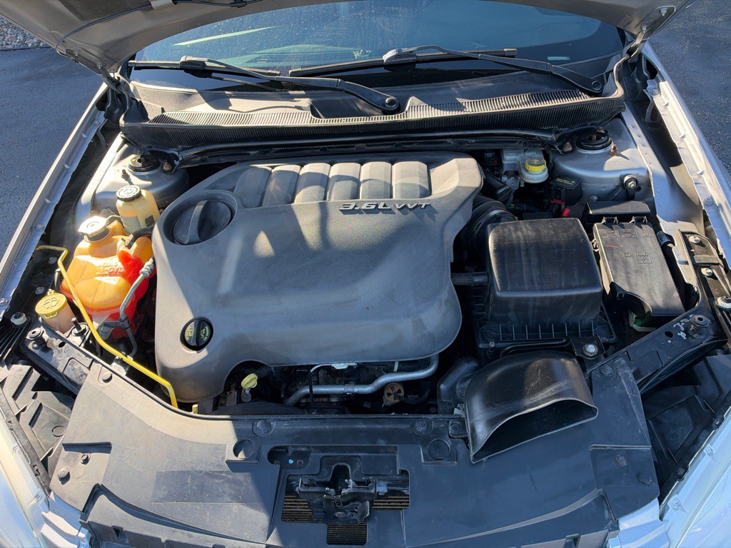 2013 Chrysler 200 Image 25