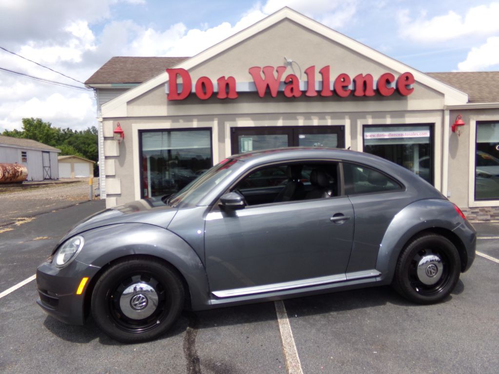 2012 Volkswagen Beetle Image 1