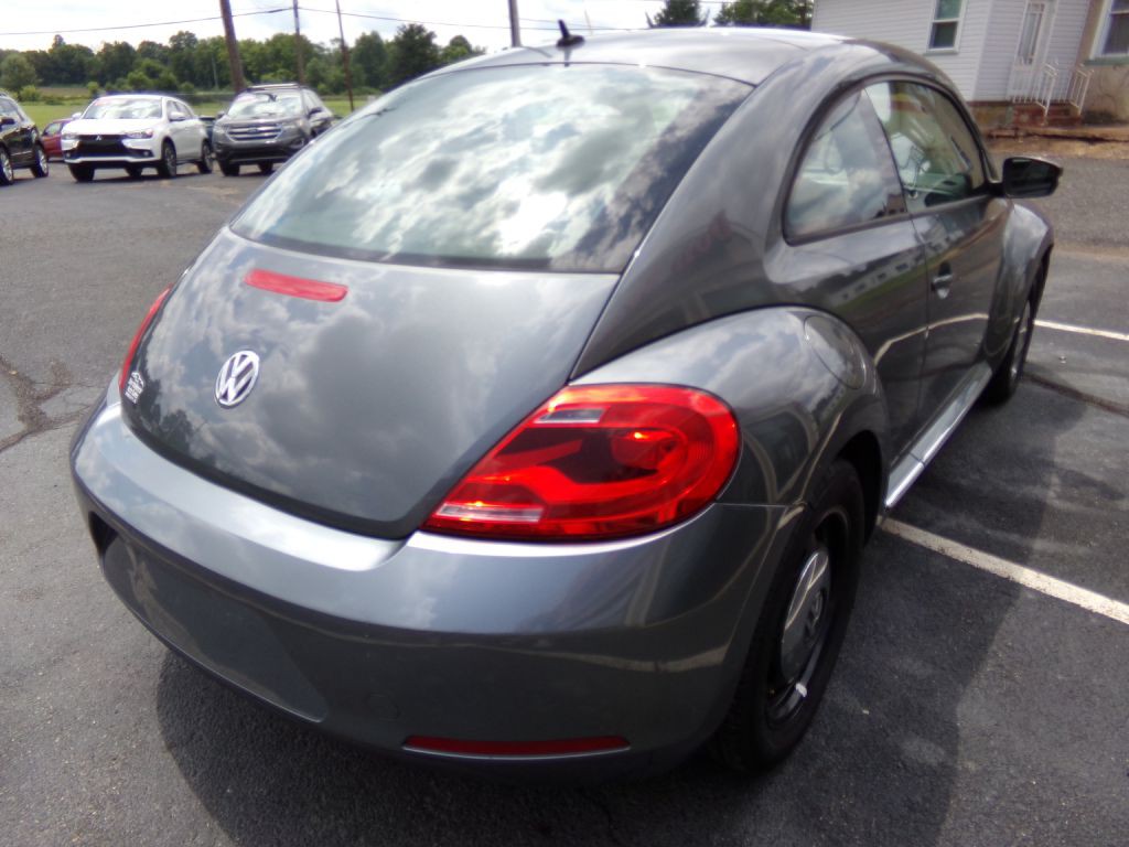 2012 Volkswagen Beetle Image 3