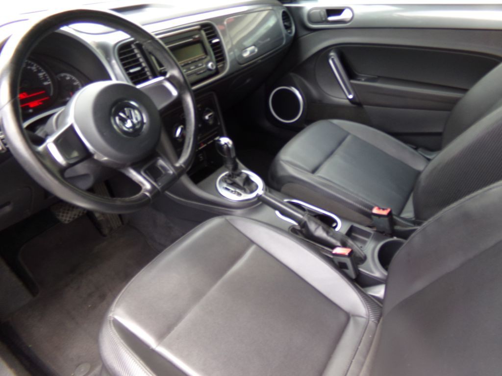 2012 Volkswagen Beetle Image 5