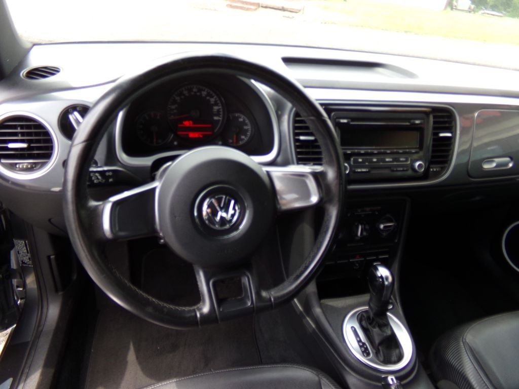 2012 Volkswagen Beetle Image 7