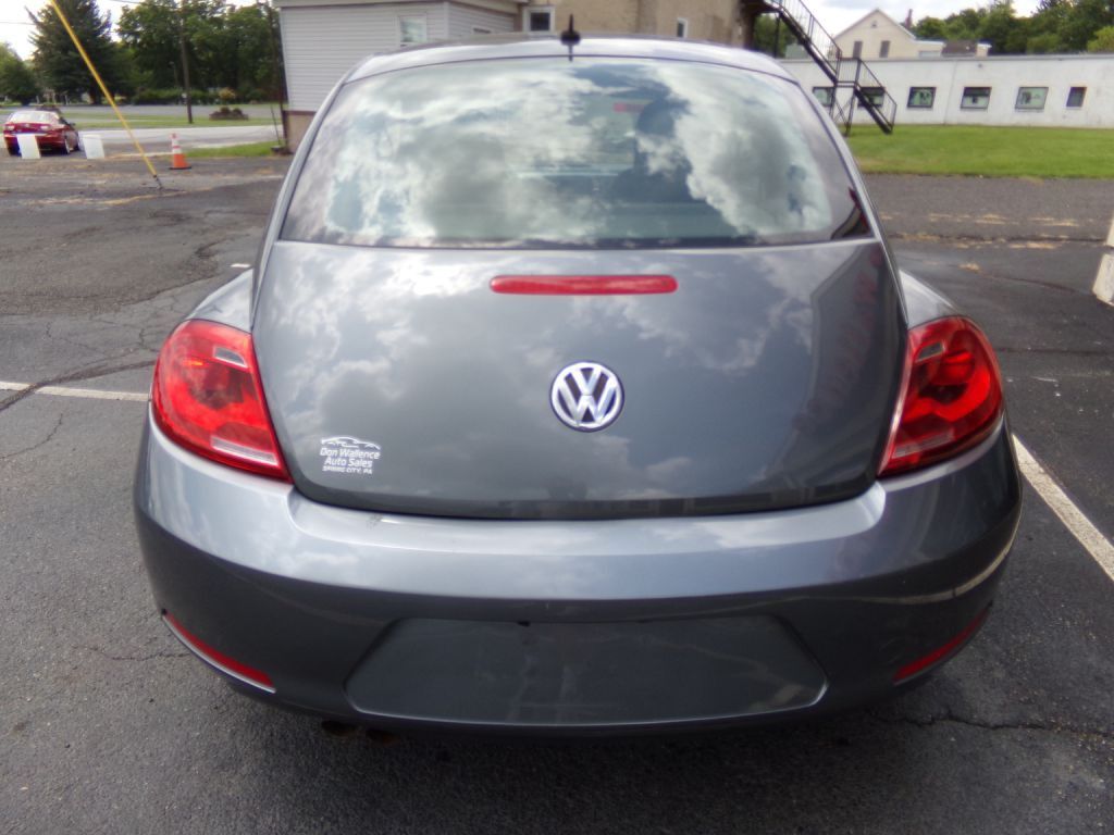 2012 Volkswagen Beetle Image 13
