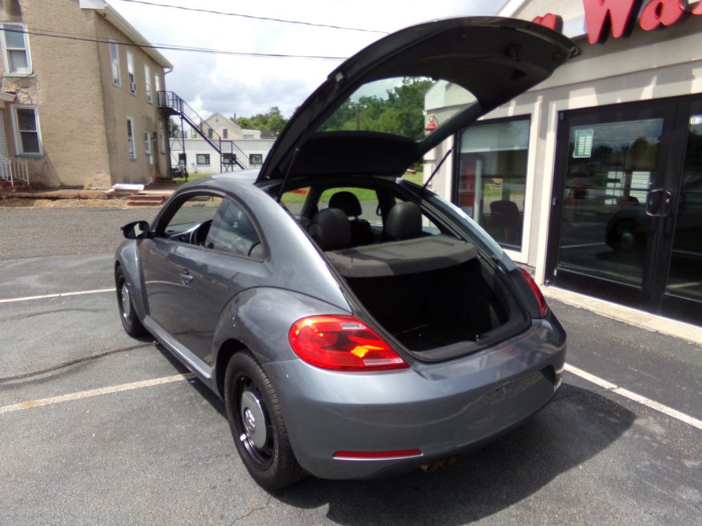 2012 Volkswagen Beetle Image 14