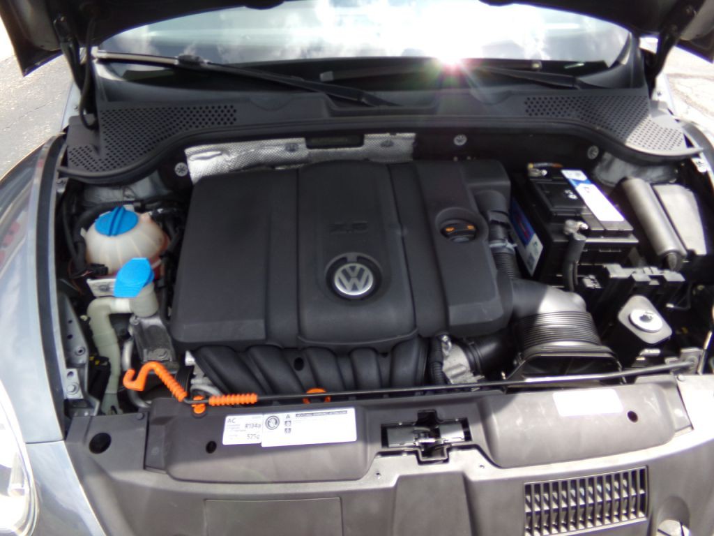 2012 Volkswagen Beetle Image 15