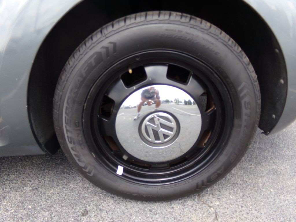 2012 Volkswagen Beetle Image 16