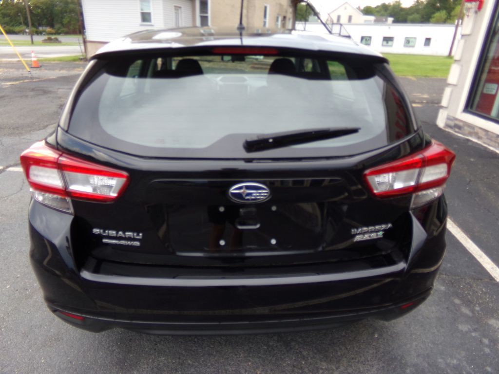 2017 Subaru Impreza Image 2