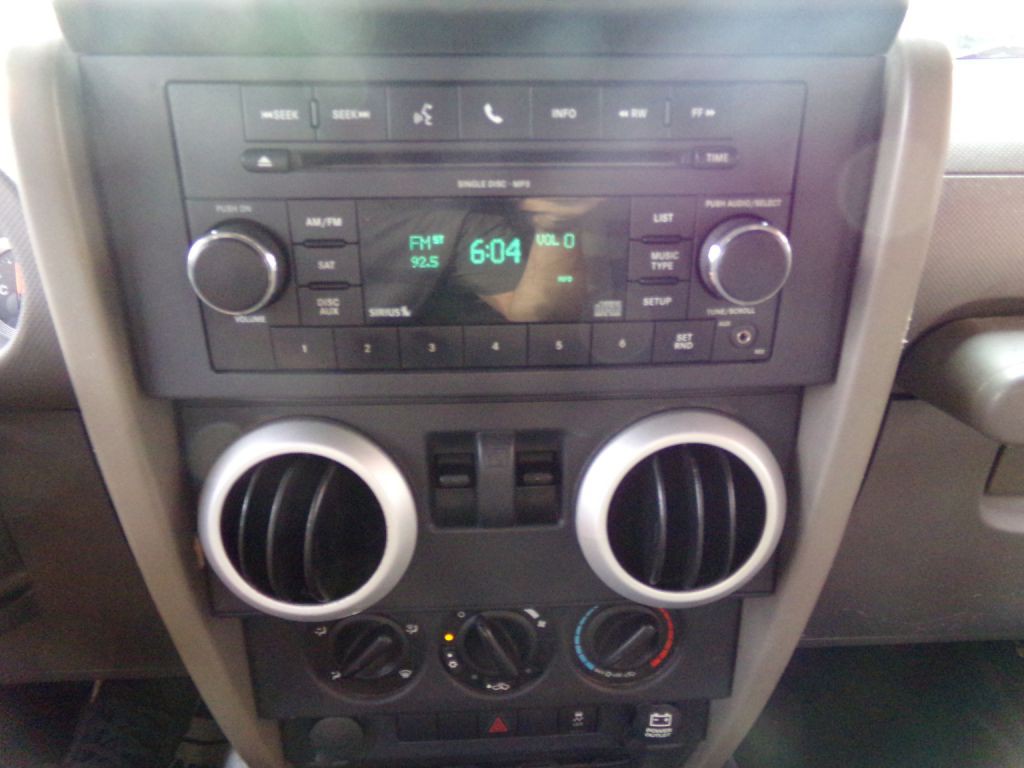 2010 Jeep Wrangler Image 11