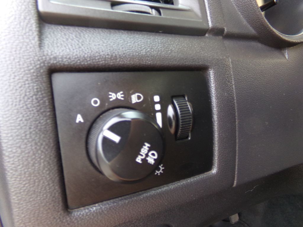2010 Dodge Charger Image 16