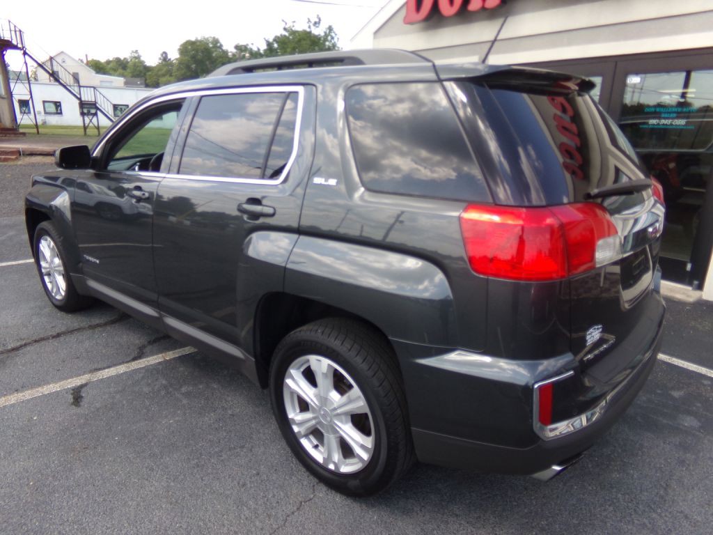 2017 GMC Terrain Image 2