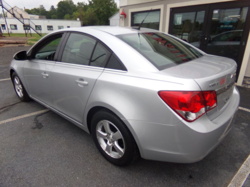 2013 Chevrolet Cruze Image 2