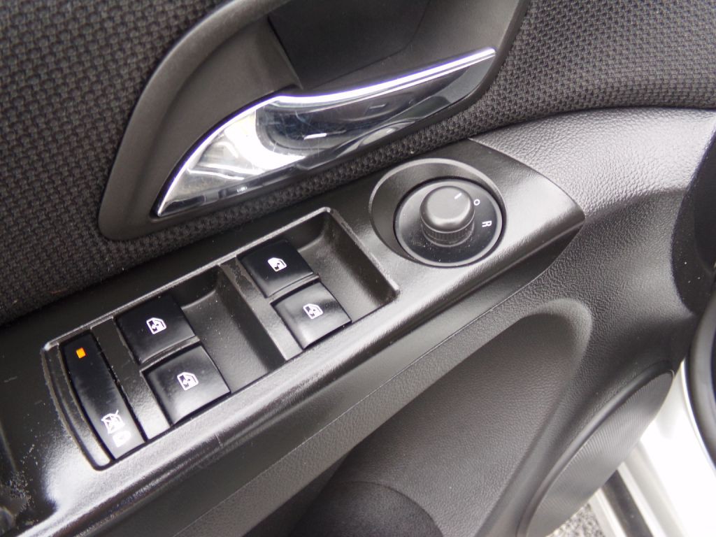 2013 Chevrolet Cruze Image 17