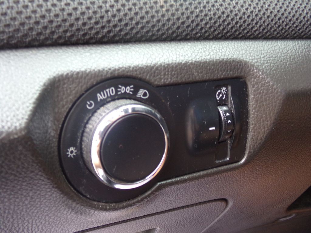 2013 Chevrolet Cruze Image 18