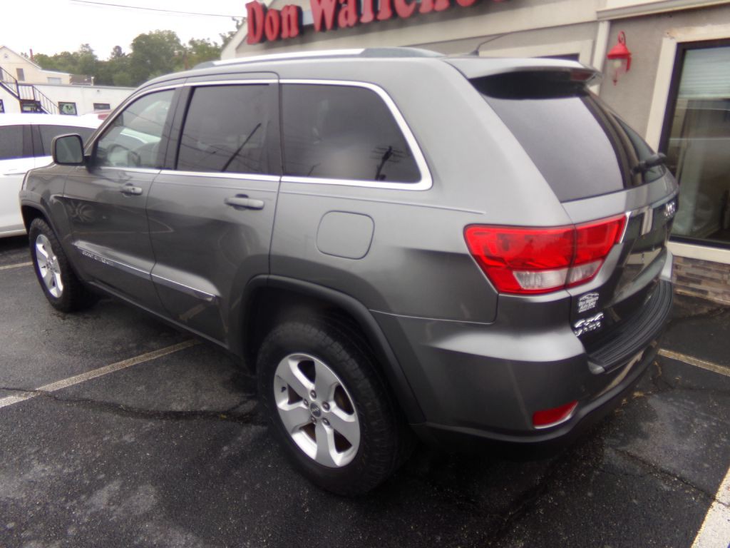 2011 Jeep Grand Cherokee Image 2