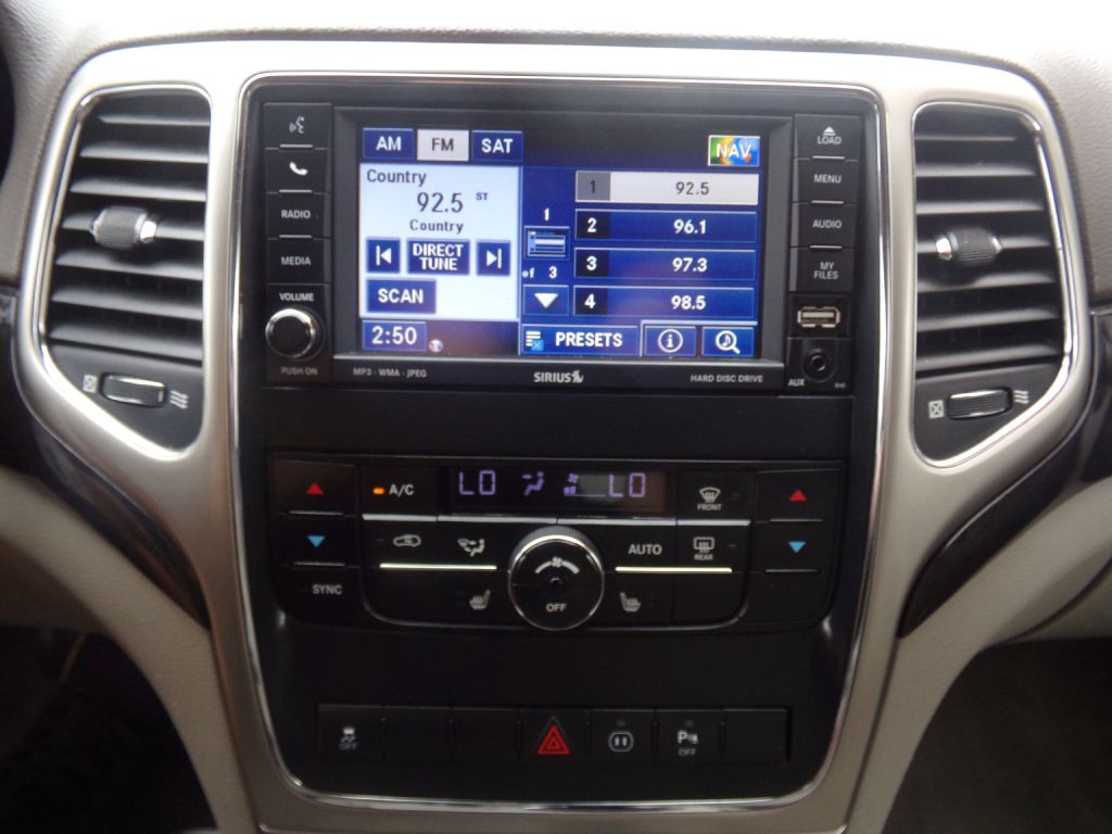 2011 Jeep Grand Cherokee Image 11