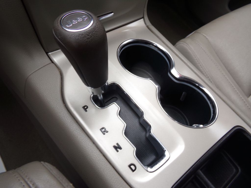2011 Jeep Grand Cherokee Image 12
