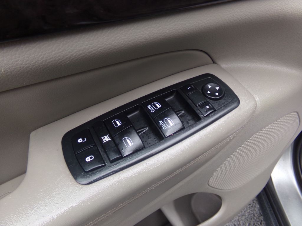 2011 Jeep Grand Cherokee Image 19