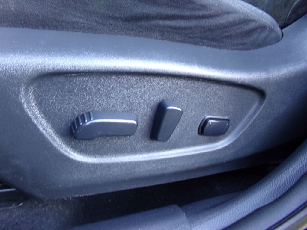 2015 Nissan Rogue Image 18