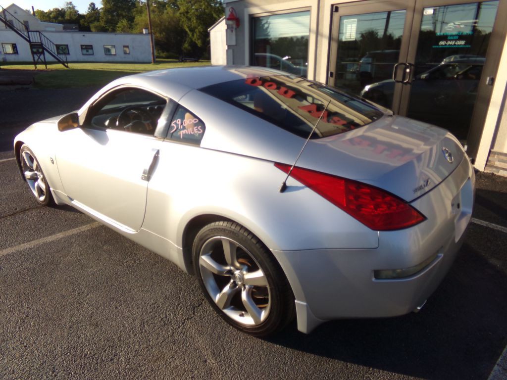2007 Nissan 350Z Image 2