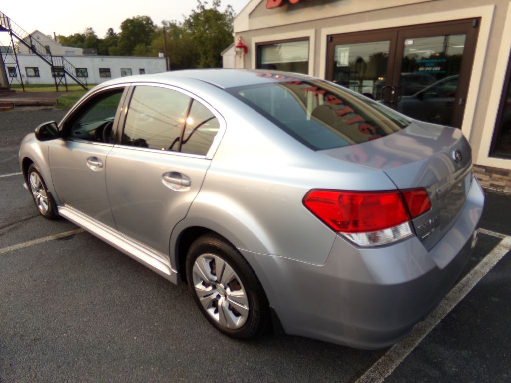 2013 Subaru Legacy Image 2
