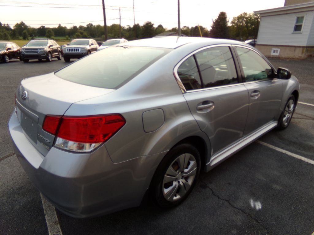 2013 Subaru Legacy Image 4