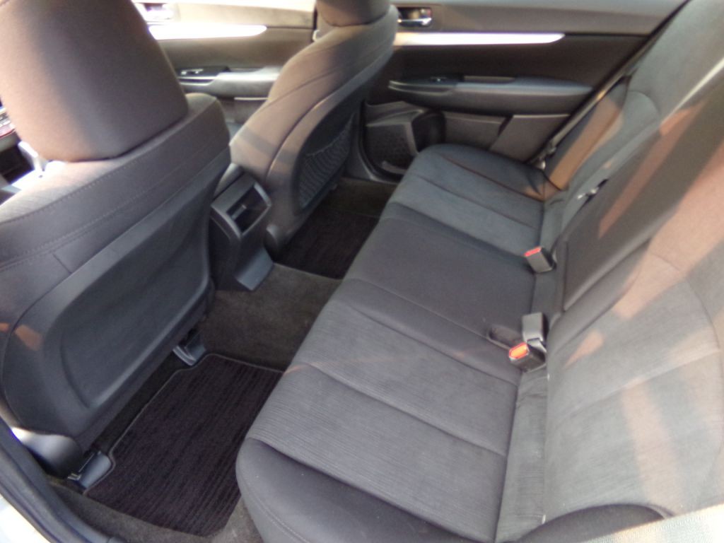 2013 Subaru Legacy Image 8