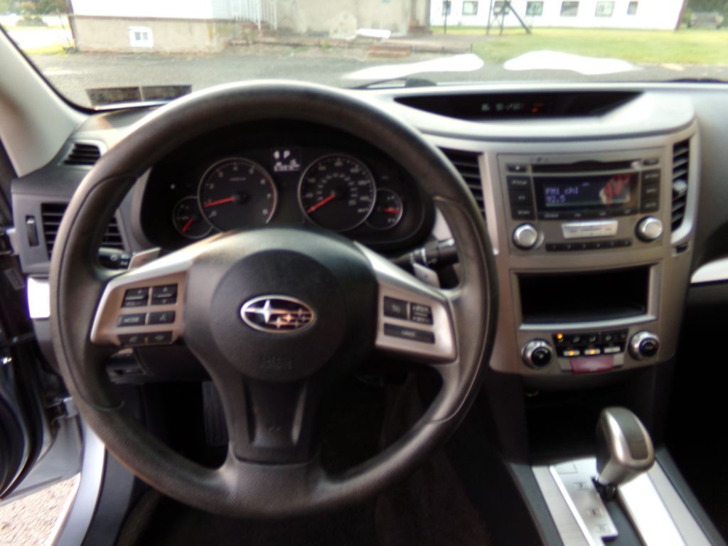 2013 Subaru Legacy Image 9