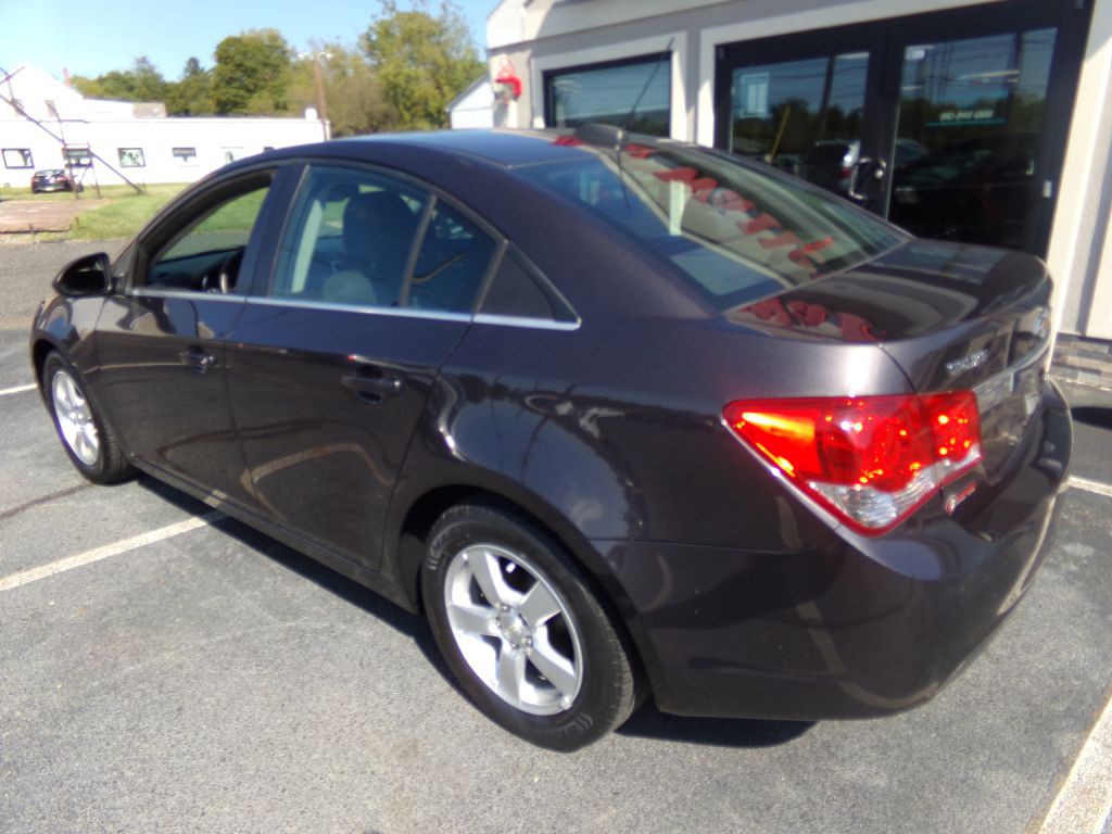 2016 Chevrolet Cruze Image 2
