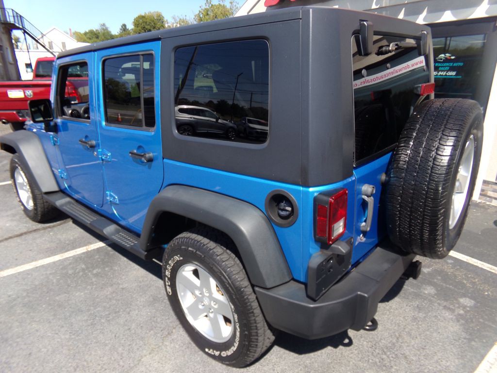 2010 Jeep Wrangler Unlimited Image 2