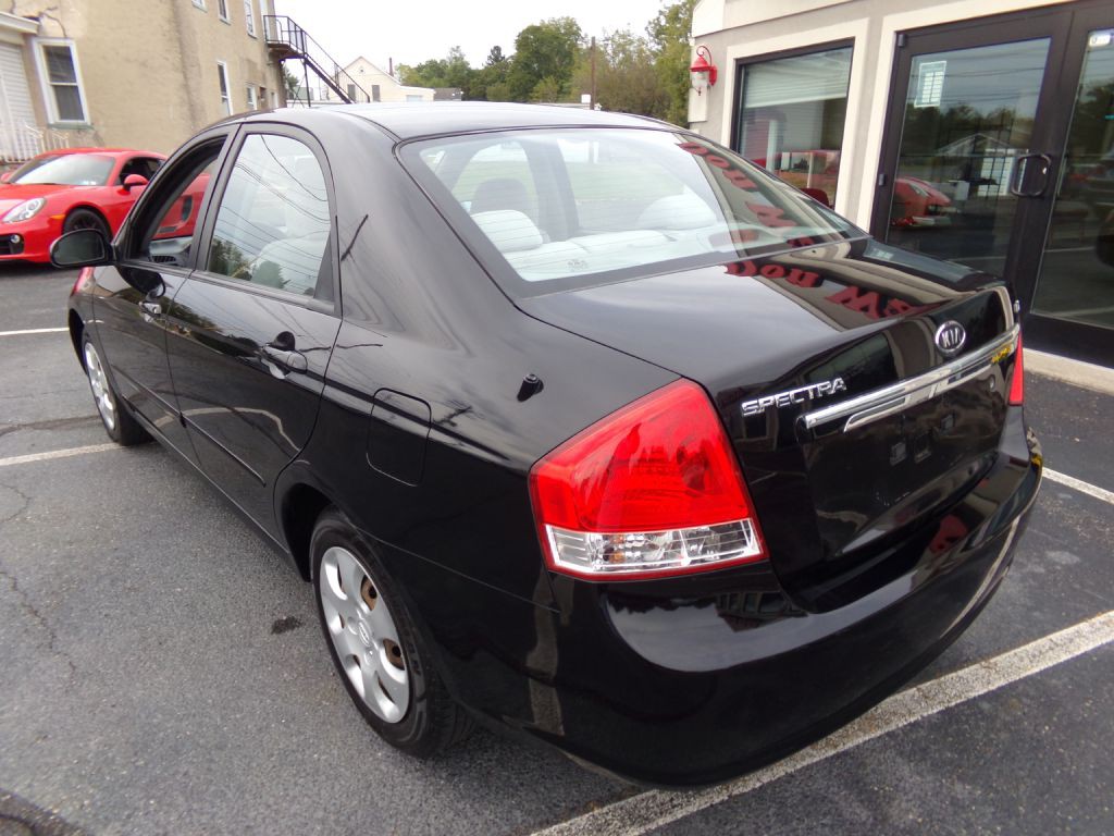 2009 Kia Spectra Image 2