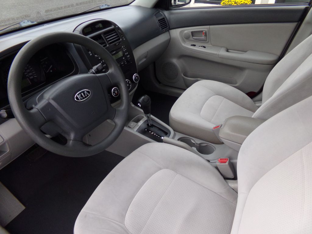 2009 Kia Spectra Image 5
