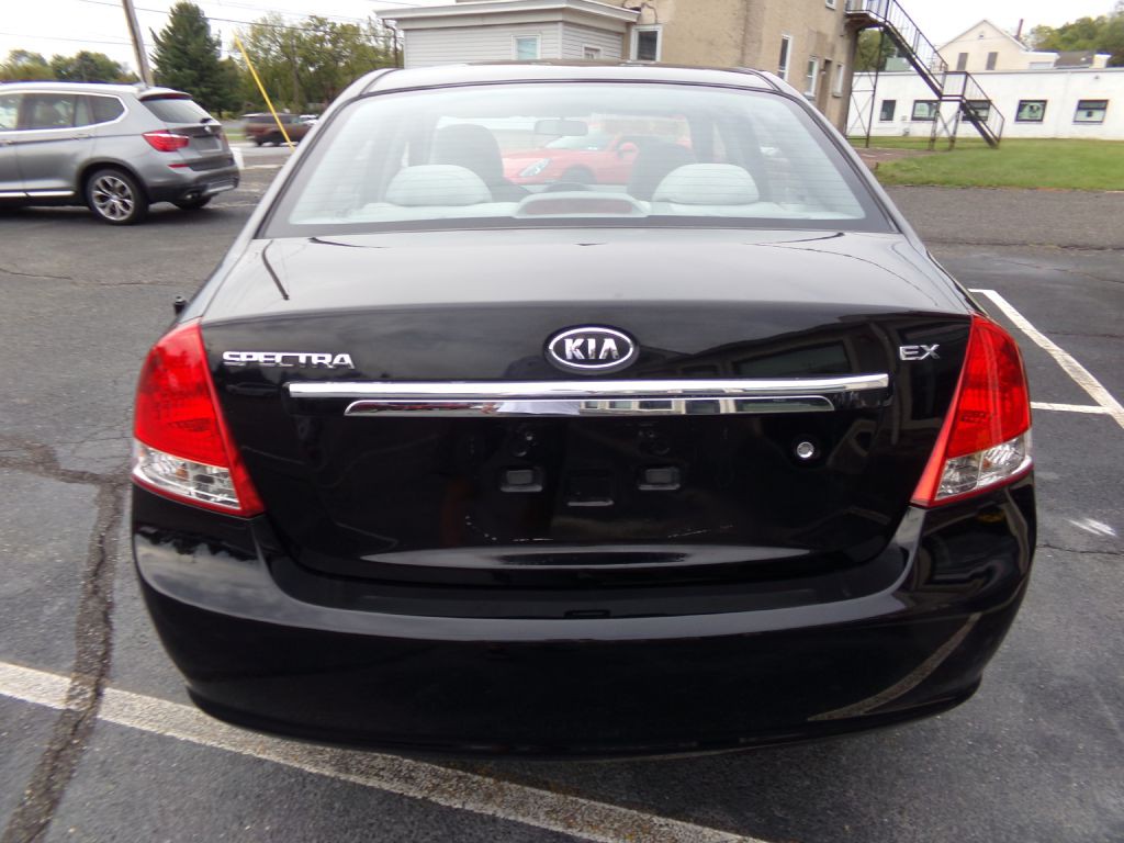 2009 Kia Spectra Image 14