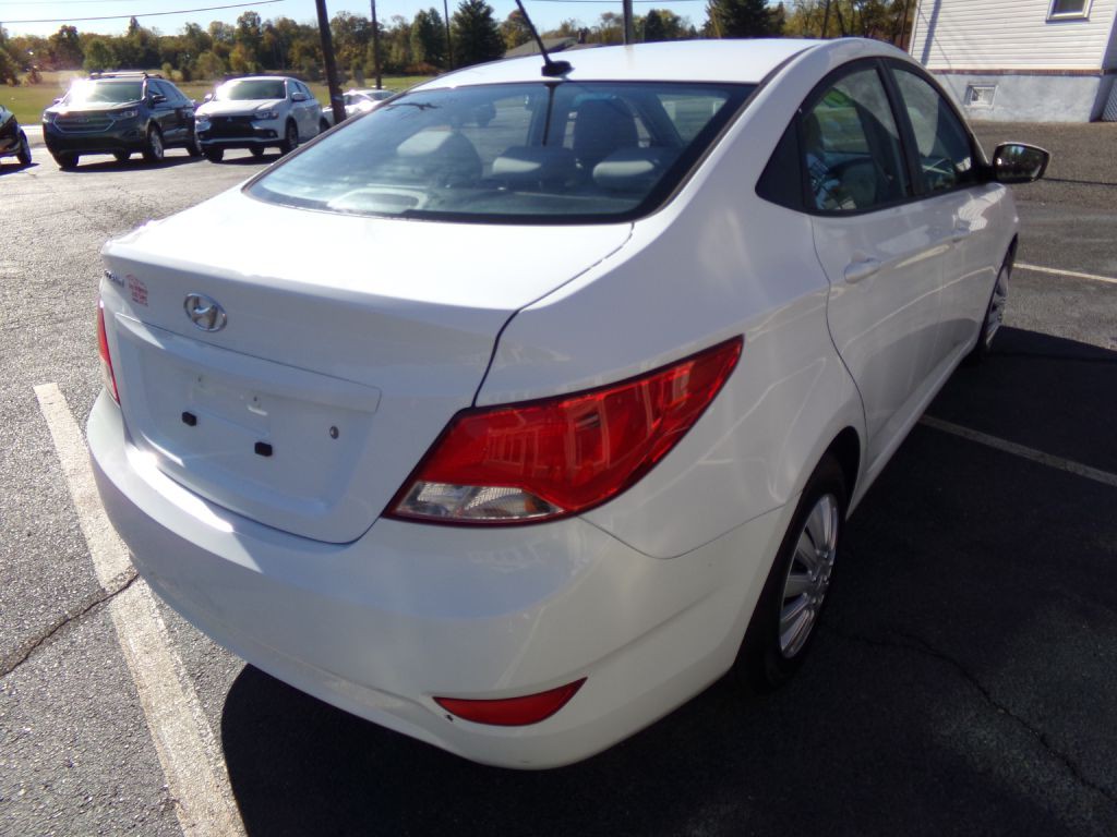 2016 Hyundai Accent Image 3
