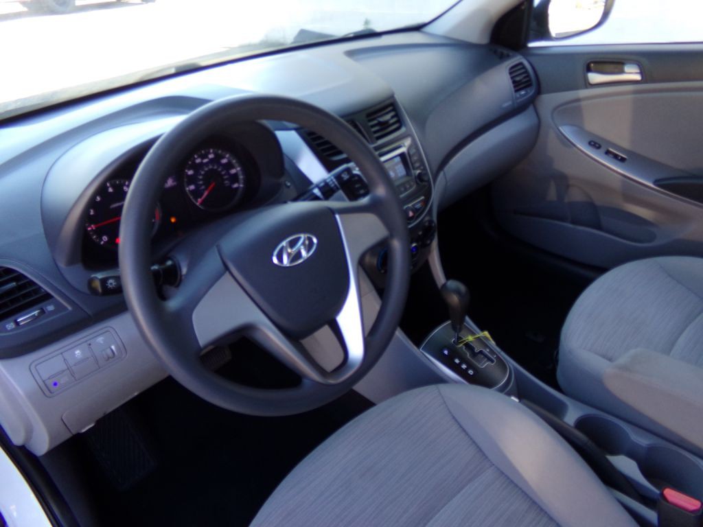 2016 Hyundai Accent Image 5