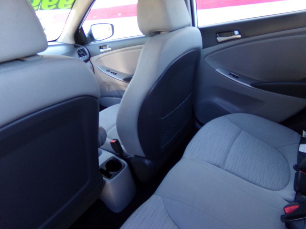 2016 Hyundai Accent Image 6