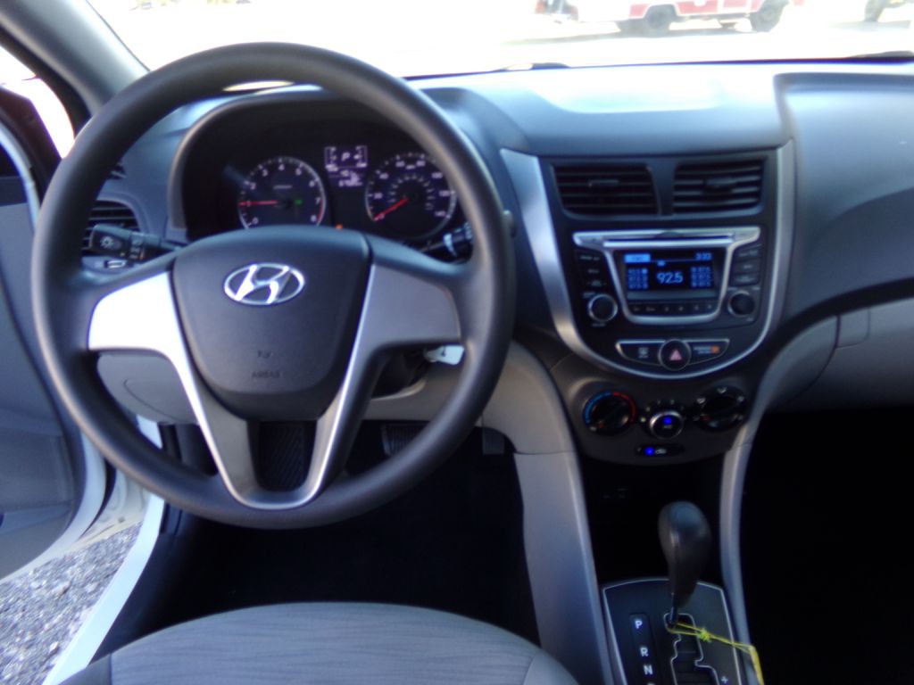 2016 Hyundai Accent Image 7
